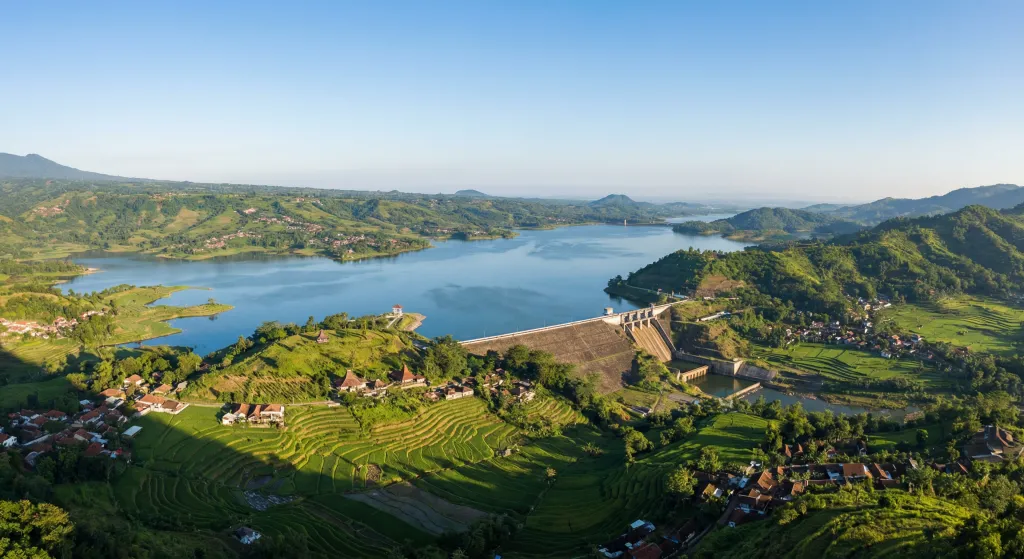 Pemandangan sawah terasering Desa Padanaan